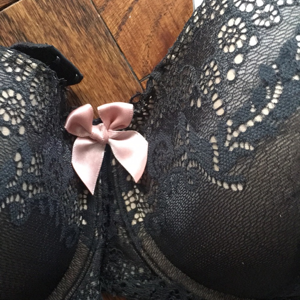 Never worn!!  DKNY sexy lace bra - Picture 2 of 6